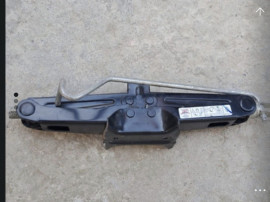 Cric foarfeca aproape nou