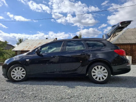 Opel Astra J Sport touarer 2013
